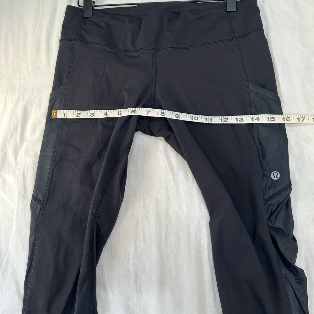 Lululemon Athletica Black Cropped Leggings with Ruched Detail - Picture 10 of 13